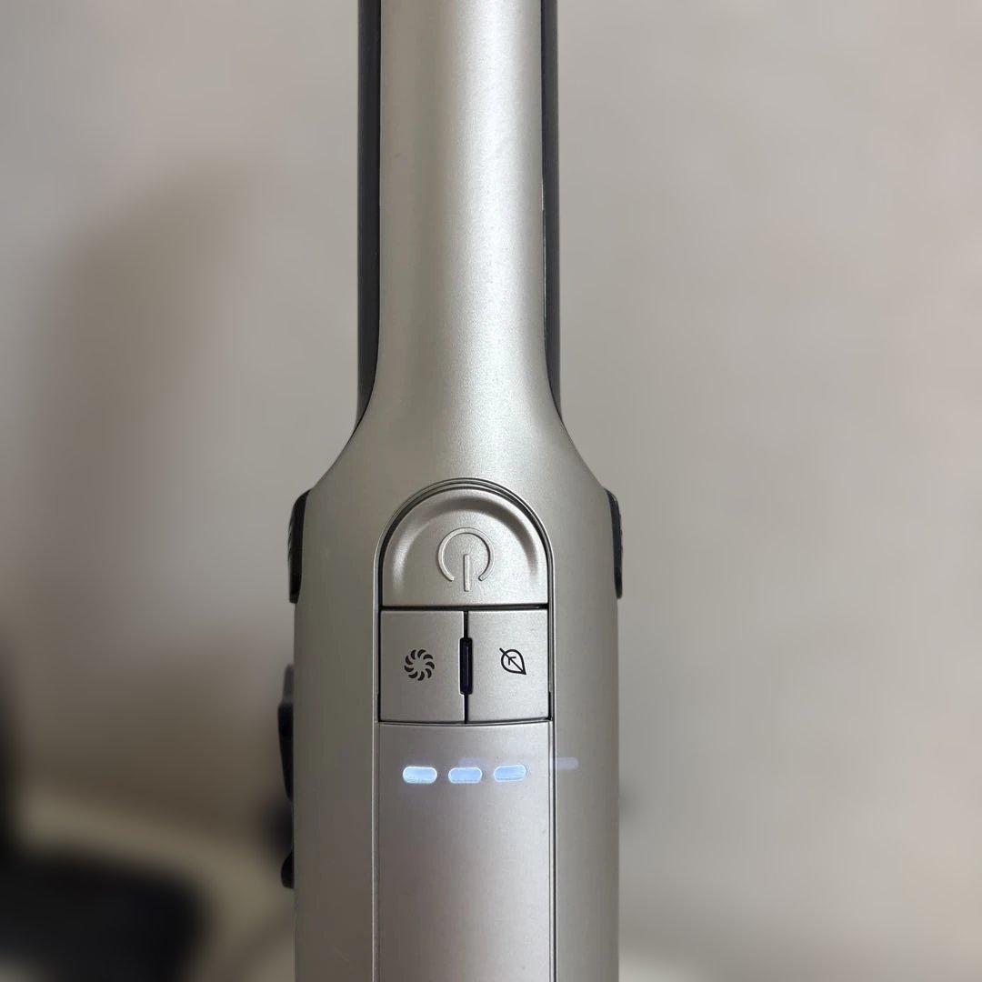 シャークEVOPOWEREXハンディクリーナー シルバー　モデルWV406JGG