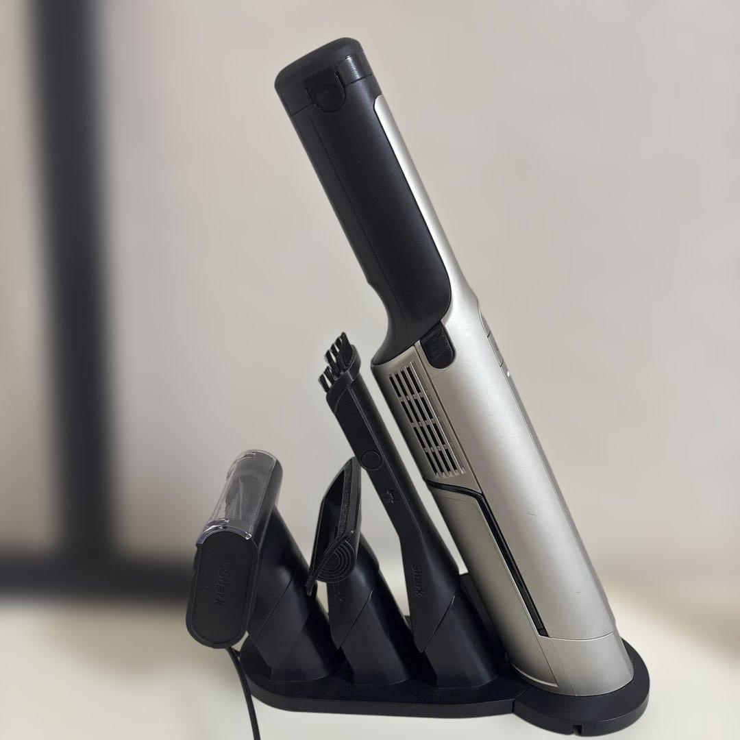 シャークEVOPOWEREXハンディクリーナー シルバー　モデルWV406JGG