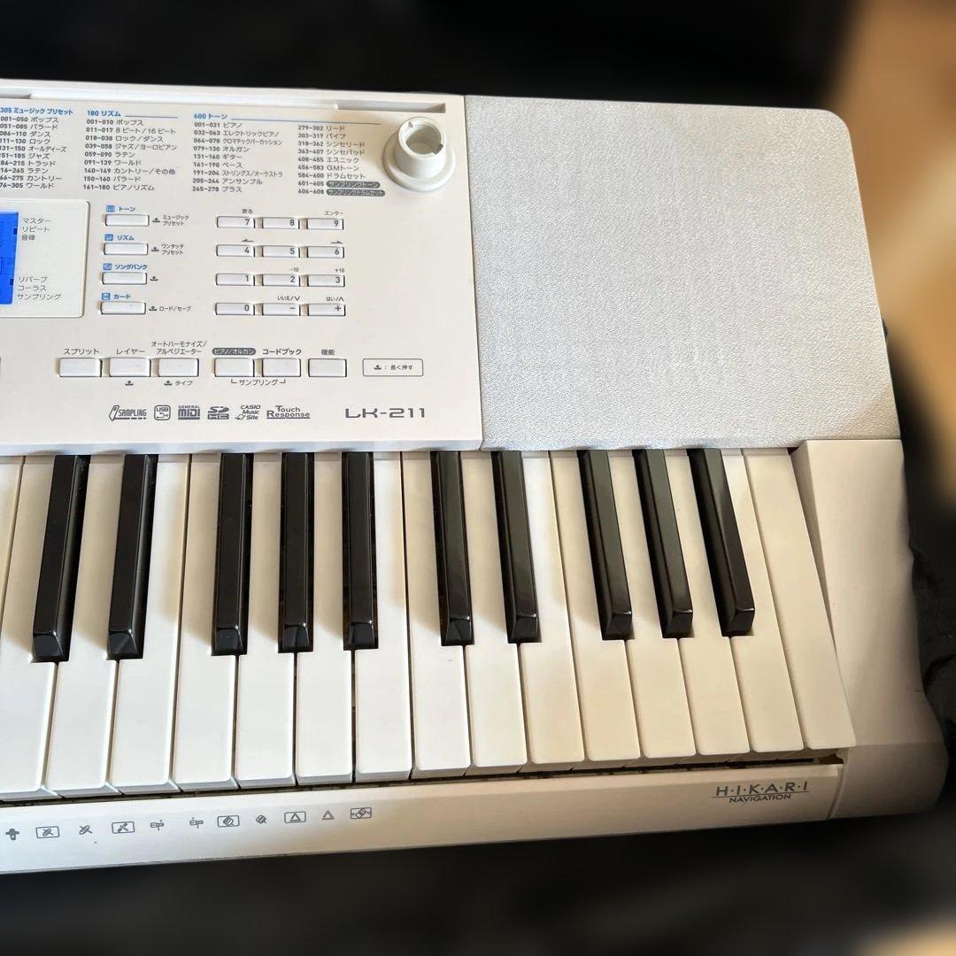 美品　CASIO 光ナビゲーションキーボード　LK-211 持ち運びカバー付
