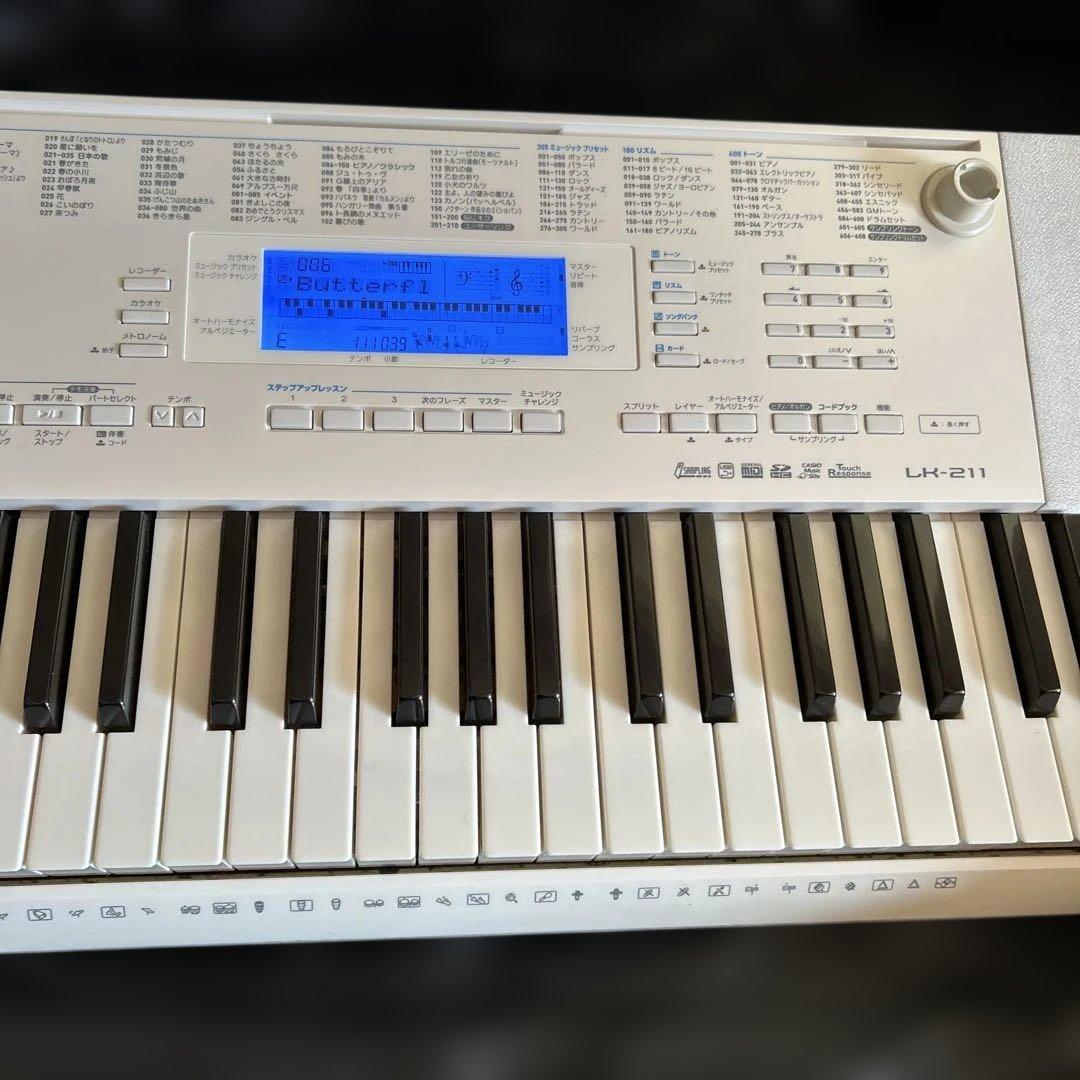 美品　CASIO 光ナビゲーションキーボード　LK-211 持ち運びカバー付
