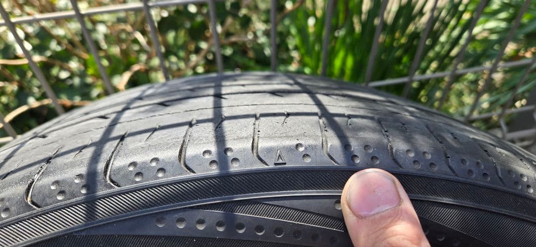 YOKOHAMA　RV02　245/40/R20 21年製2個口発送送料込み①