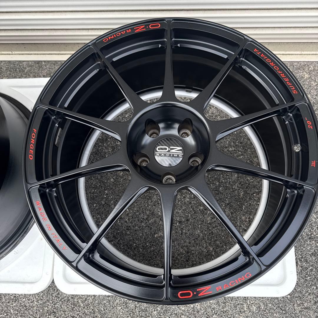 OZ Racing スーパーフォージアータ マットブラック20インチ　2本