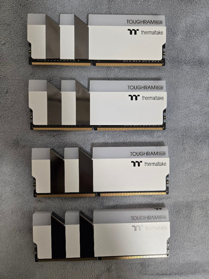 Thermaltake Toughram RGB DDR4 3600 8GB×4
