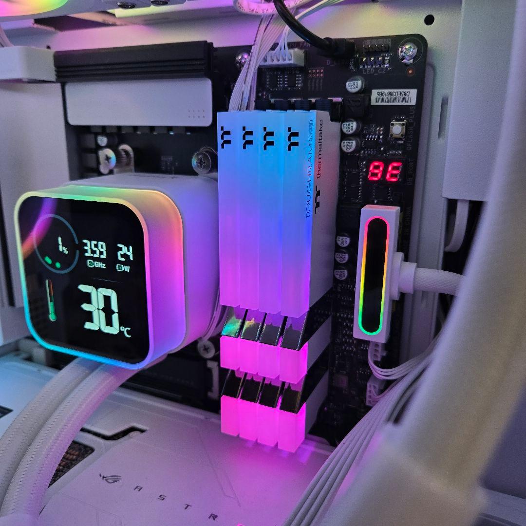 Thermaltake Toughram RGB DDR4 3600 8GB×4