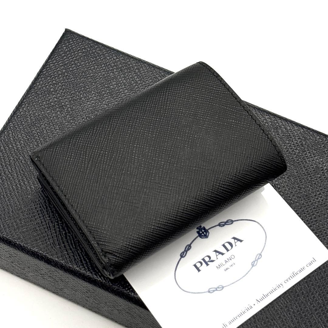 現行◆未使用級◆PRADA 三つ折り財布 三角プレート ブラック 黒
