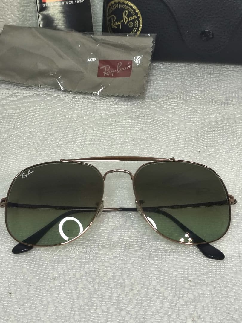 【美品】レイバン サングラス RB3561