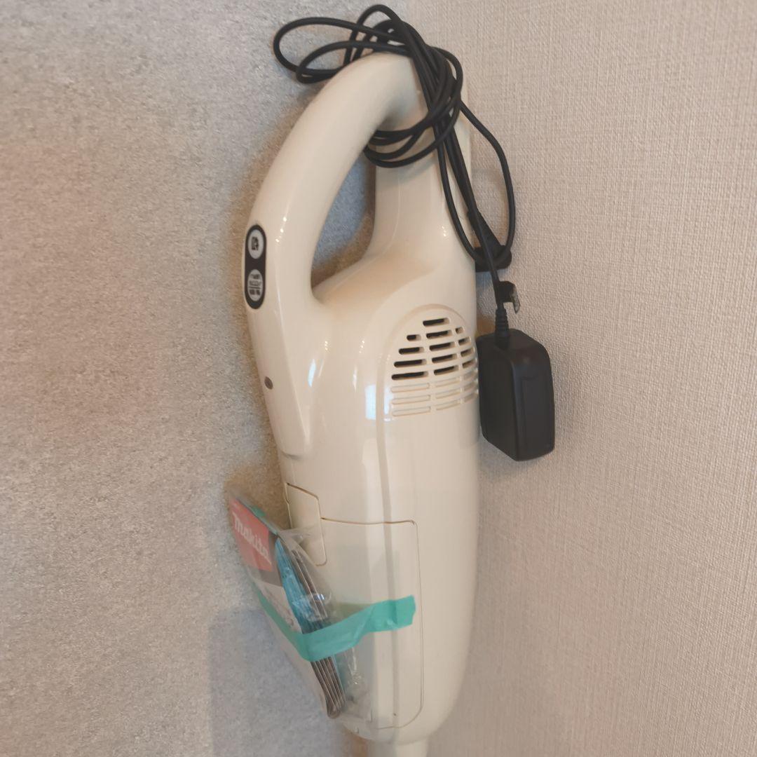直接渡しのみ　マキタ　充電式掃除機 CL105D 白　紙パック式