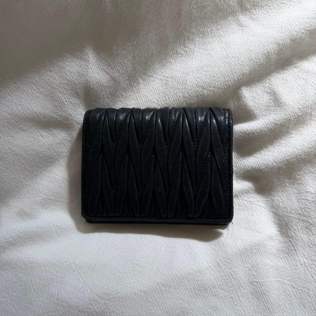 MIU MIU ブラック レザー 二つ折り財布