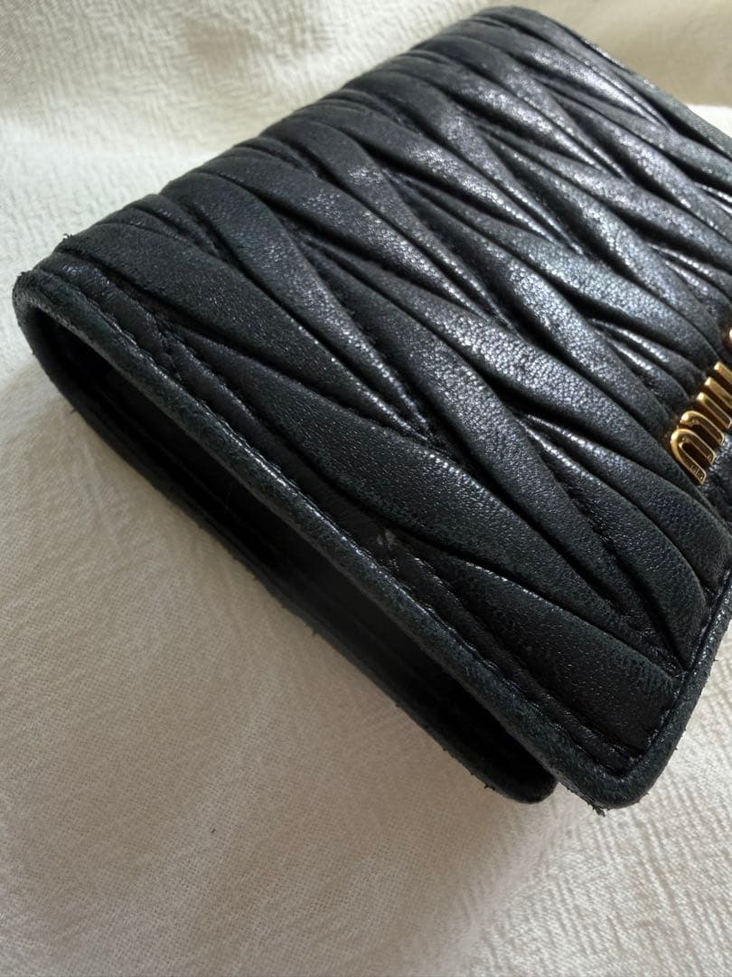 MIU MIU ブラック レザー 二つ折り財布