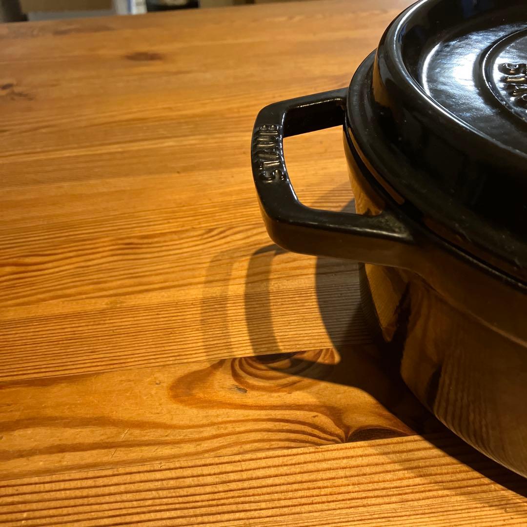 STAUB 22cm 黒 ピコ・ココット ラウンド 22CM シャイニーブラック