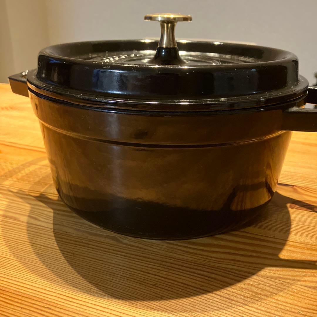 STAUB 22cm 黒 ピコ・ココット ラウンド 22CM シャイニーブラック
