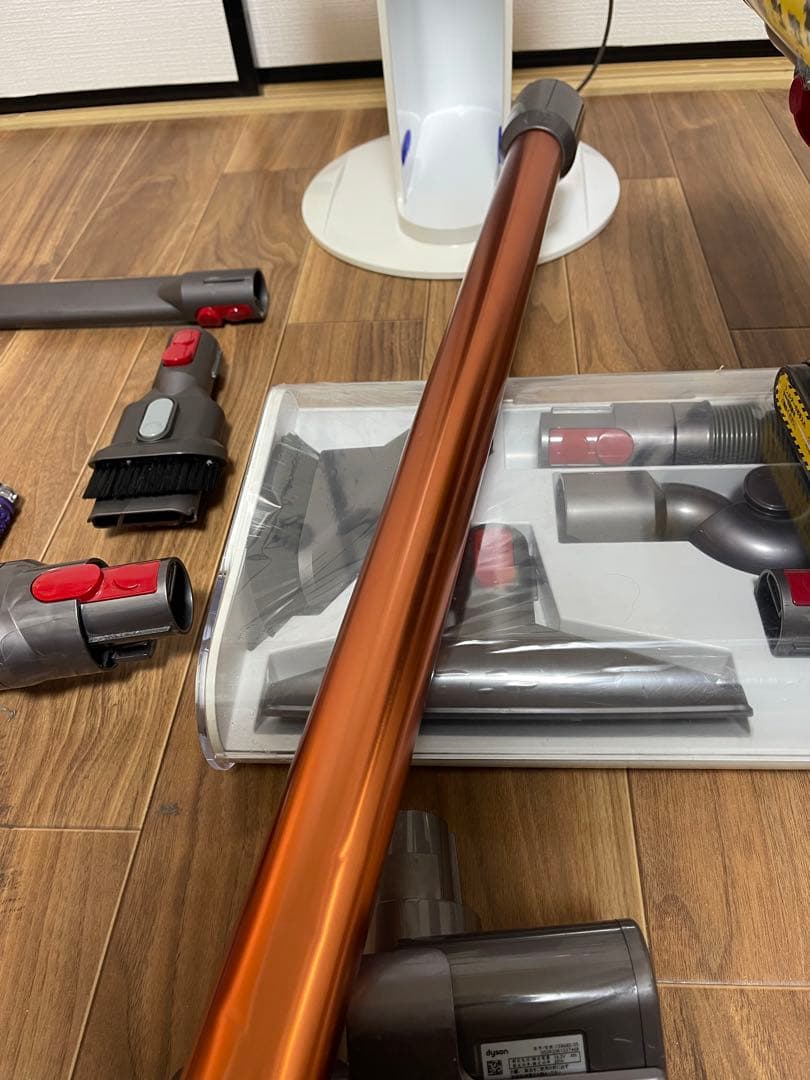 Dyson - ダイソン V10 (sv12) コードレス掃除機 付属品付