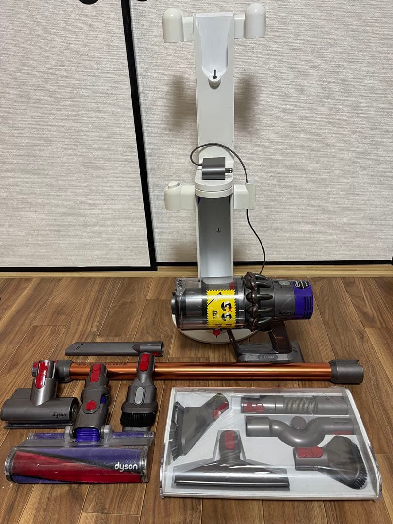 Dyson - ダイソン V10 (sv12) コードレス掃除機 付属品付