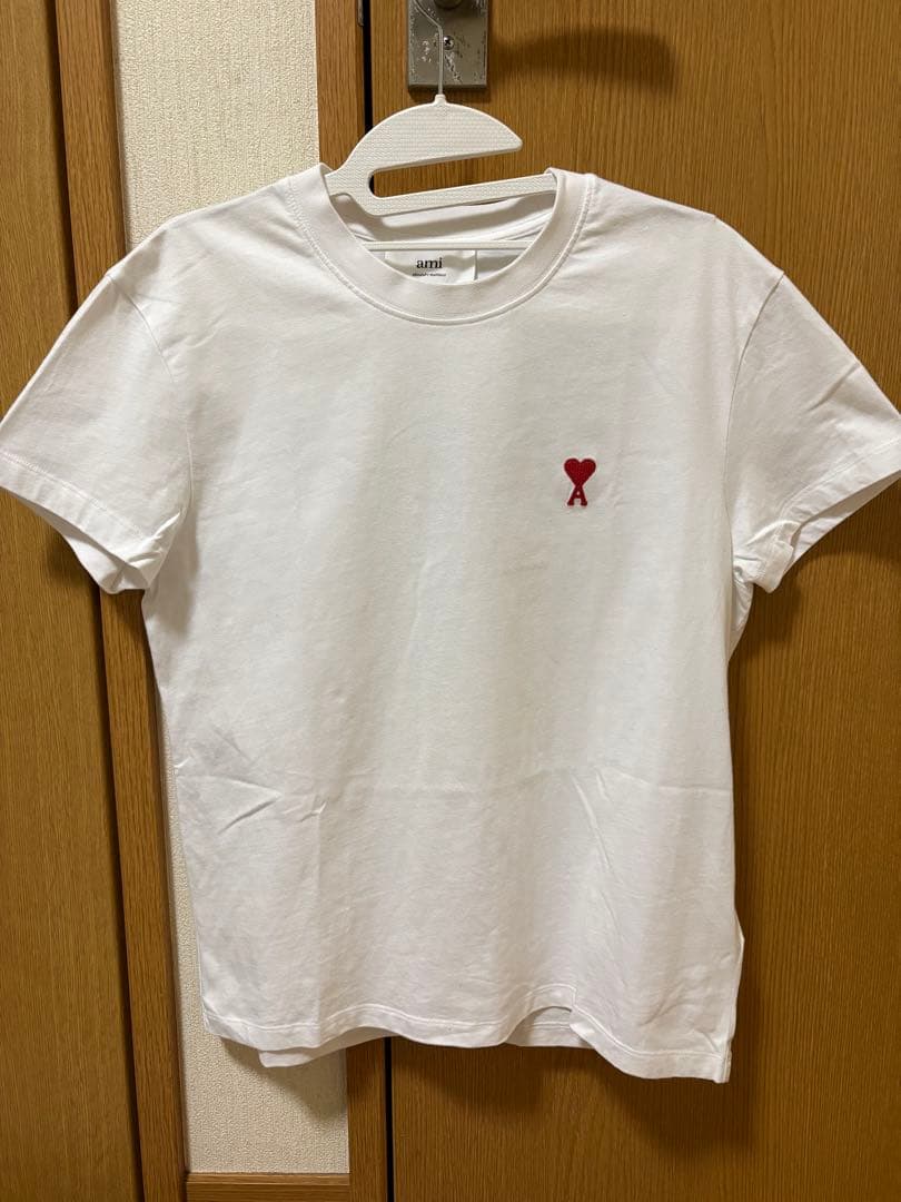 ami paris アミパリス ハート刺繍入り 半袖Tシャツ 【セール中】