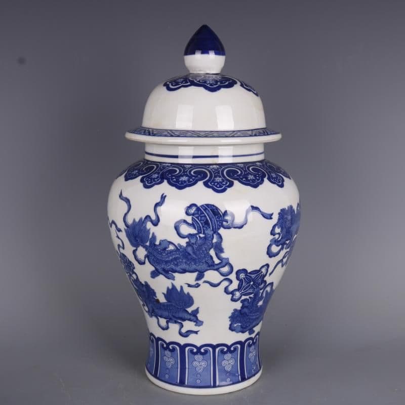 清乾隆青花獅子紋将軍缶 景徳鎮 陶磁器 装飾品 現代工芸品美術品 置物