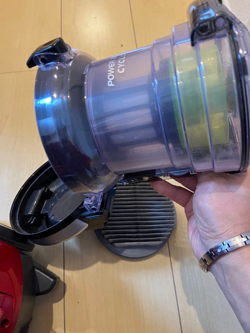 日立製の電気掃除機　CV-Y350