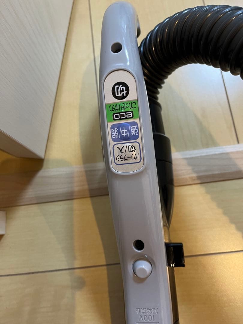 日立製の電気掃除機　CV-Y350