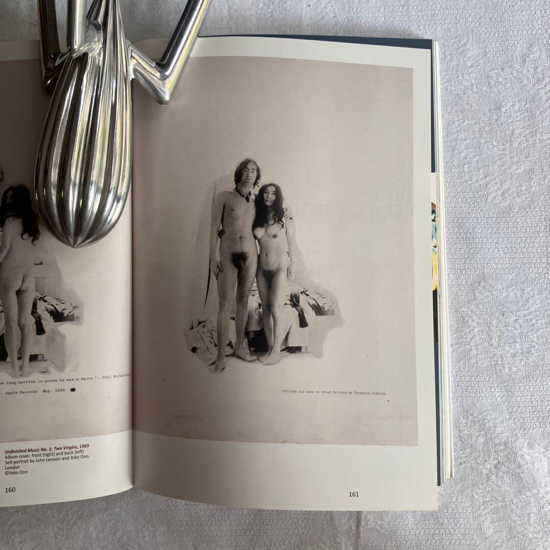 ©︎2011 AWARE ART FASHION archive book