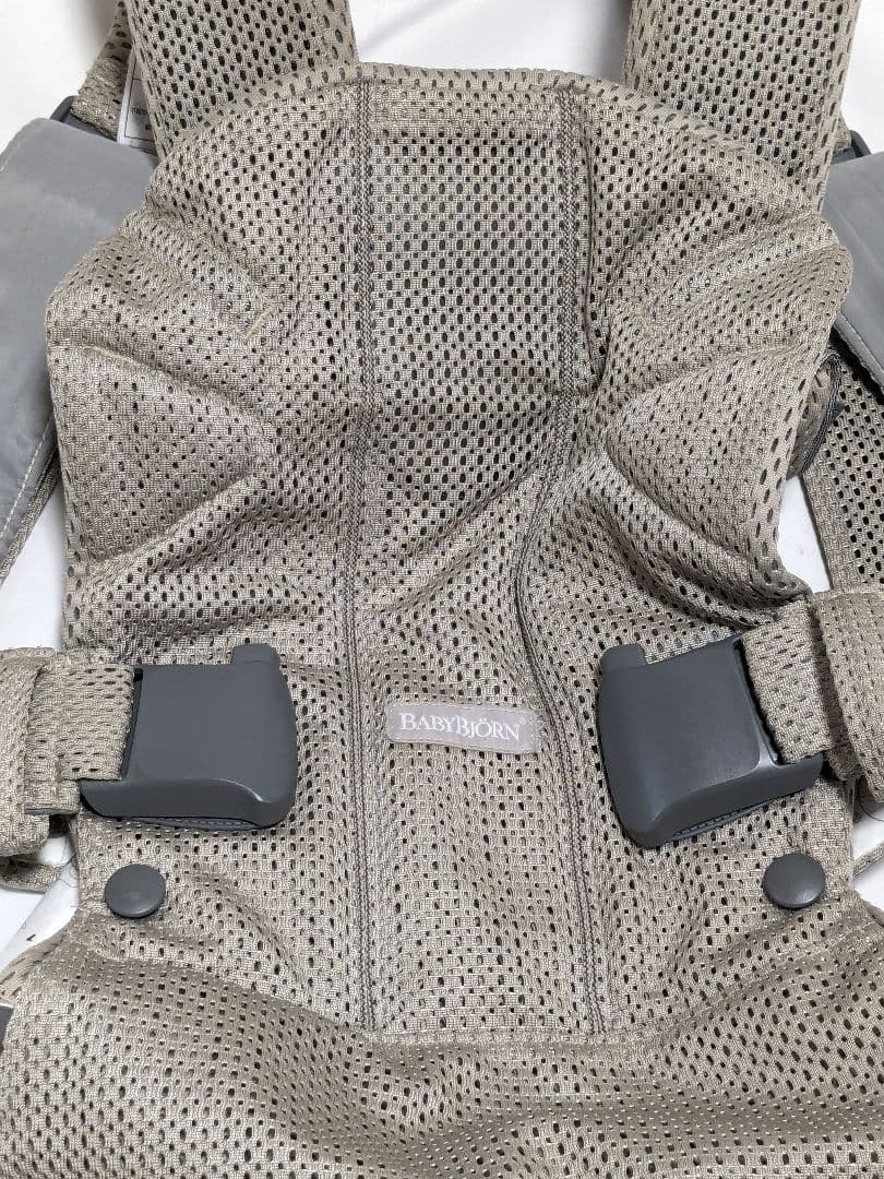 美品 baby bjorn 抱っこ紐 ワンカイエアー グレージュ ベビービョルン