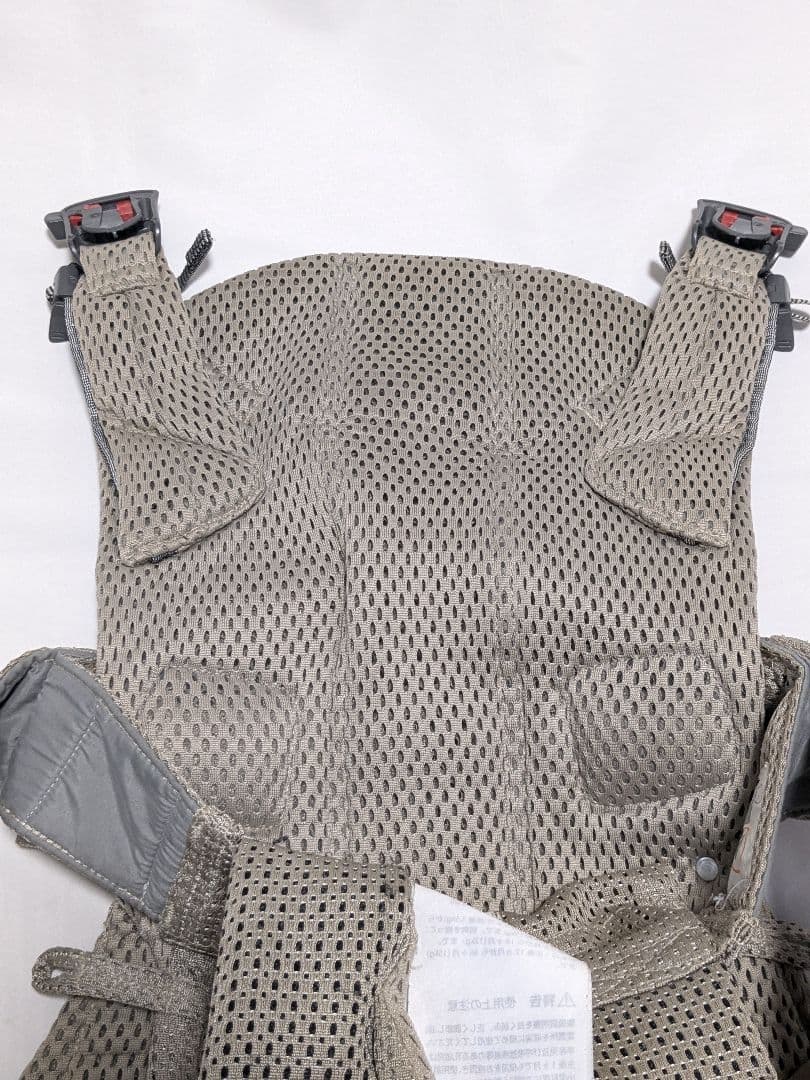 美品 baby bjorn 抱っこ紐 ワンカイエアー グレージュ ベビービョルン