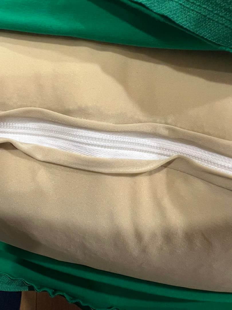 Yogibo ヨギボーサポート　U字型クッション 完売品　グリーン　緑色