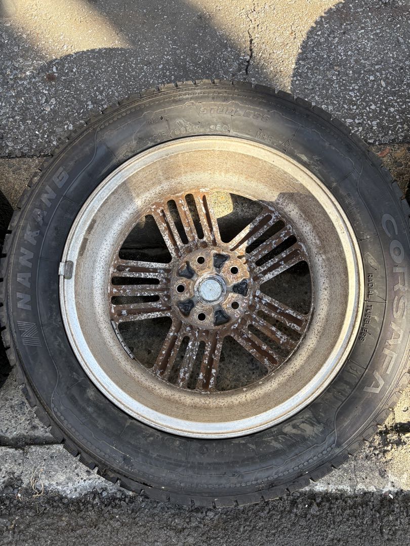 E51エルグランドライダー純正ホイール　スタッドレスタイヤ付215/60R17
