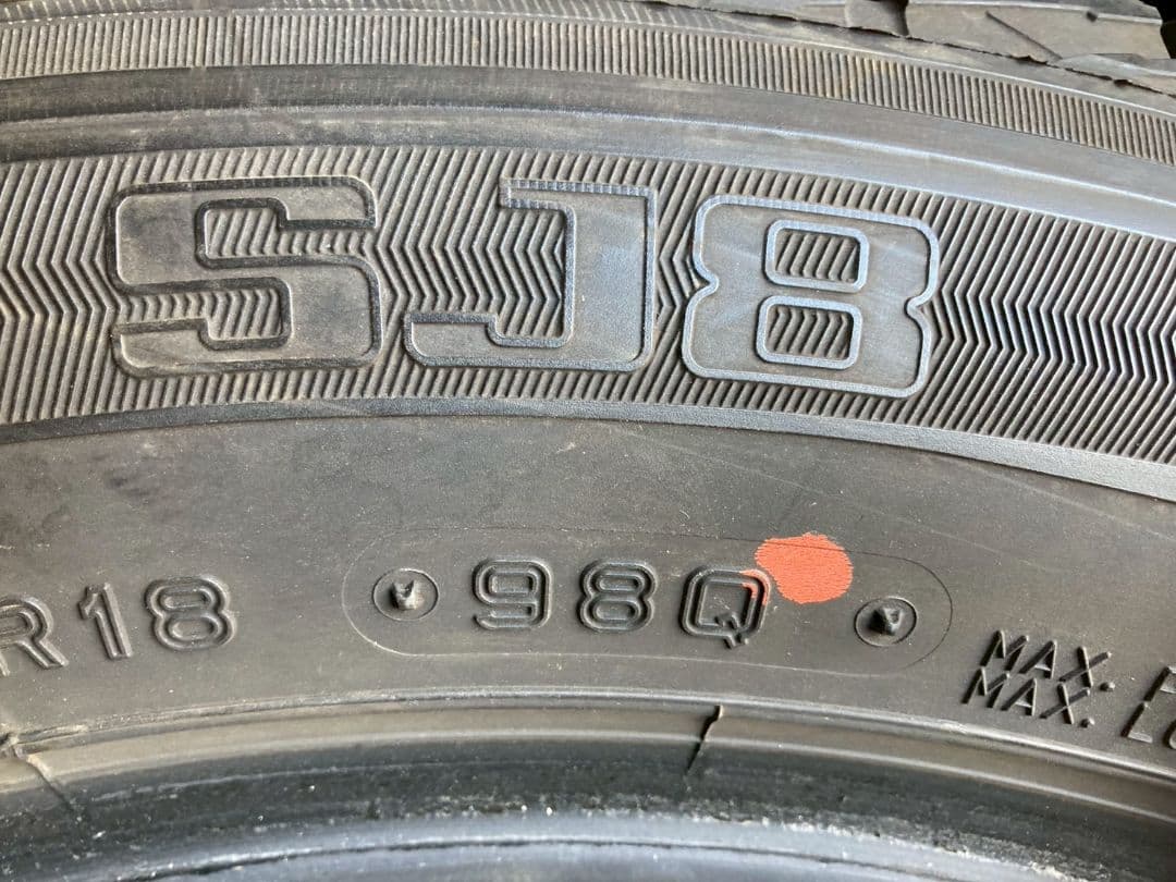 レビ【22年23年製】225/55R18冬タイヤ2本