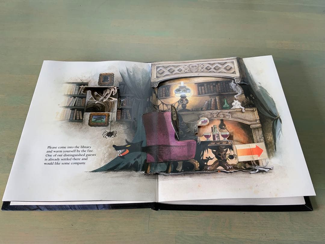 ヴィンテージ飛び出す絵本　the things in mouldy manor