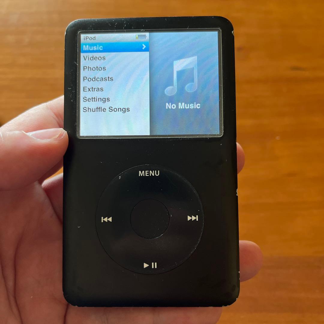 iPod classic 80GB ブラック 本体、シリコンカバー、ケーブル付き