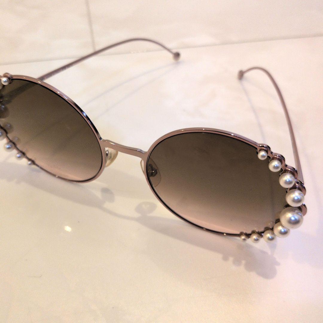 Fendi パール付きラウンドサングラス