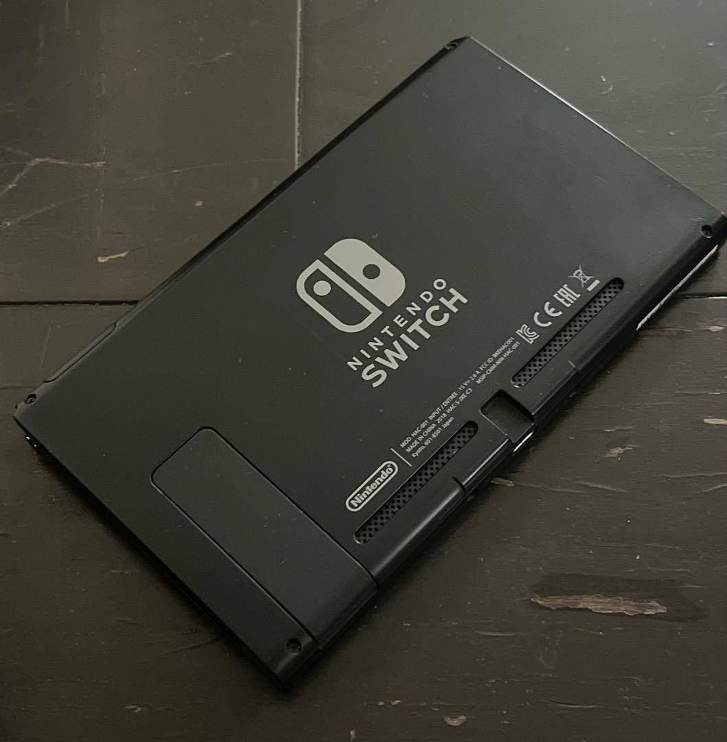 ぴ*の様 【中古】任天堂Switch 本体一式