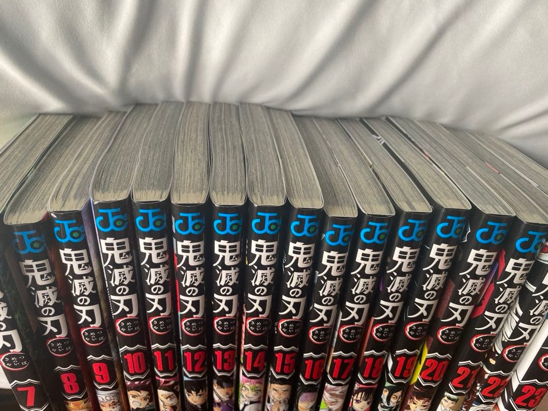 鬼滅の刃漫画 7~23巻まで計17冊！