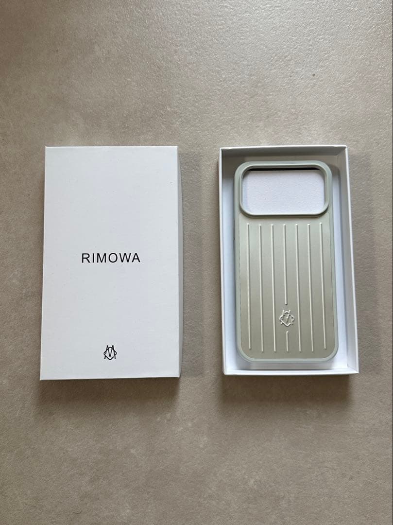 RIMOWA iPhone 17pro max ケース シルバー