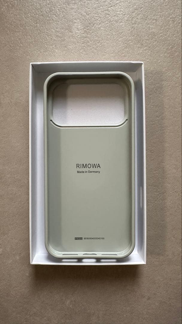 RIMOWA iPhone 17pro max ケース シルバー