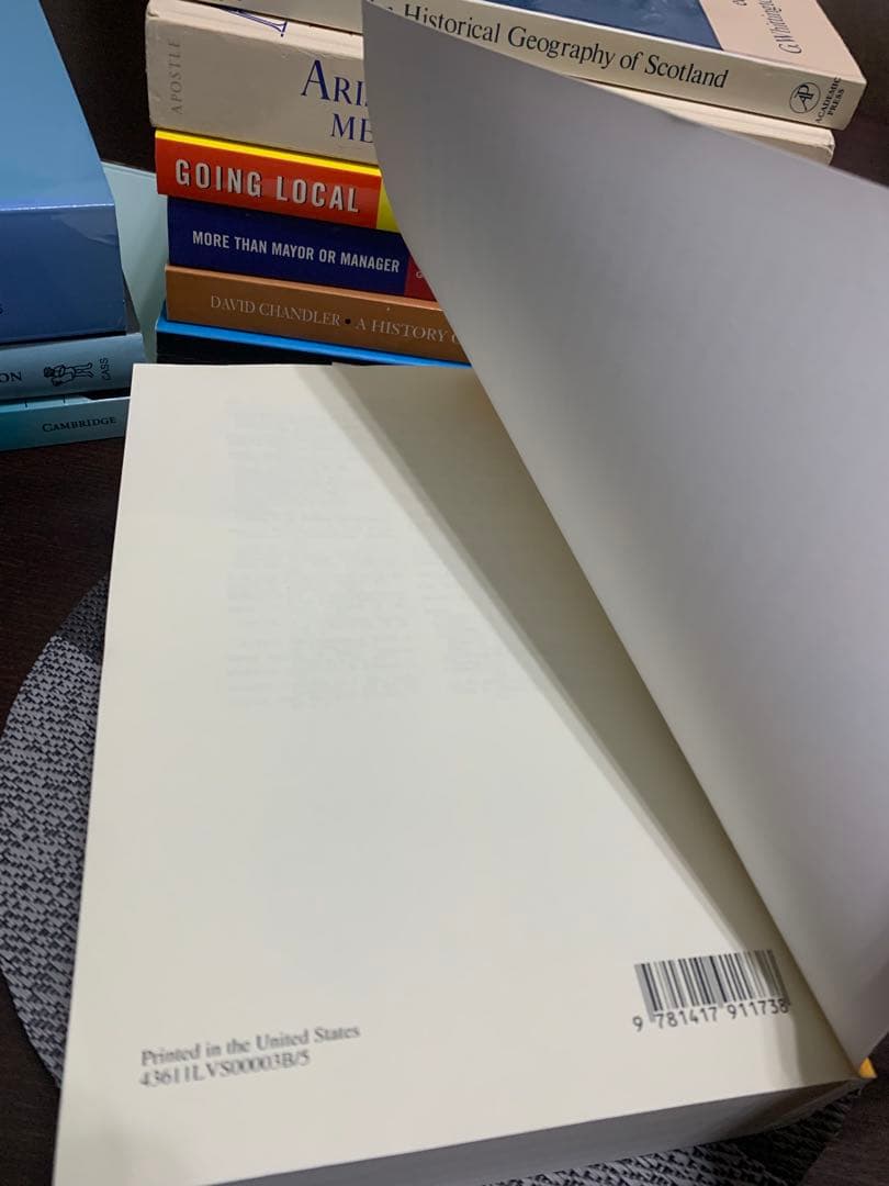 洋書 Modern Democracies Part Two