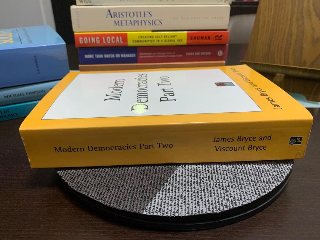 洋書 Modern Democracies Part Two