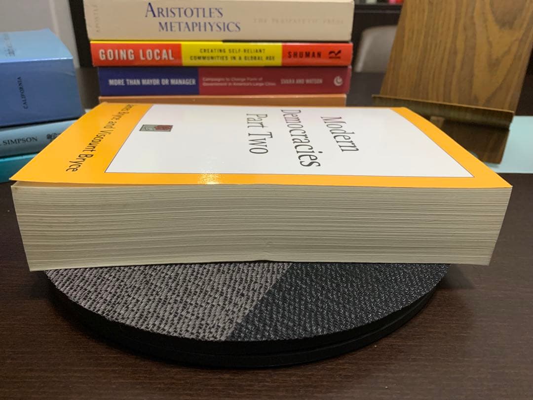 洋書 Modern Democracies Part Two
