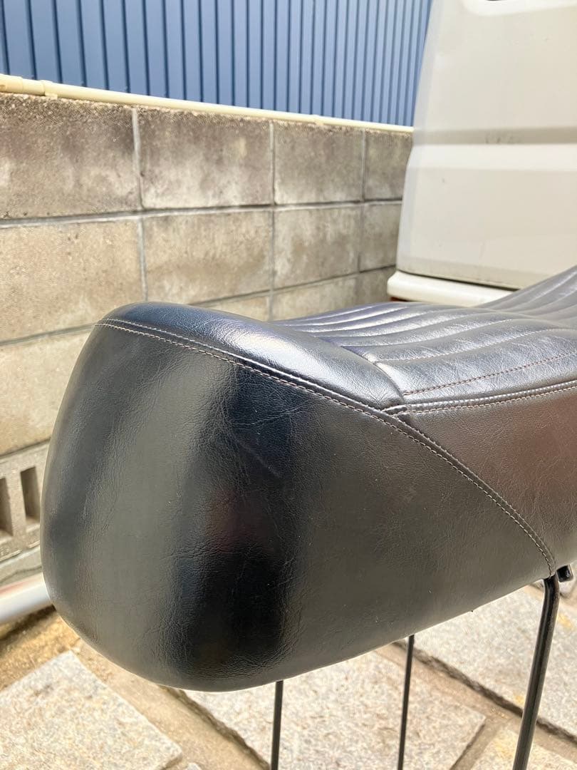 モーターロック　カワサキ W650 薄型ベーツタイプ TTシート 中古