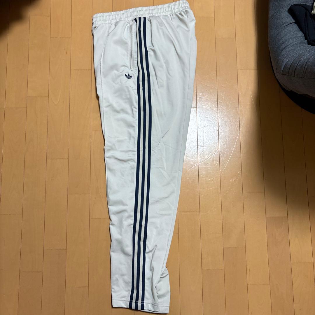 adidas トラックパンツ　あのちゃん着用モデル