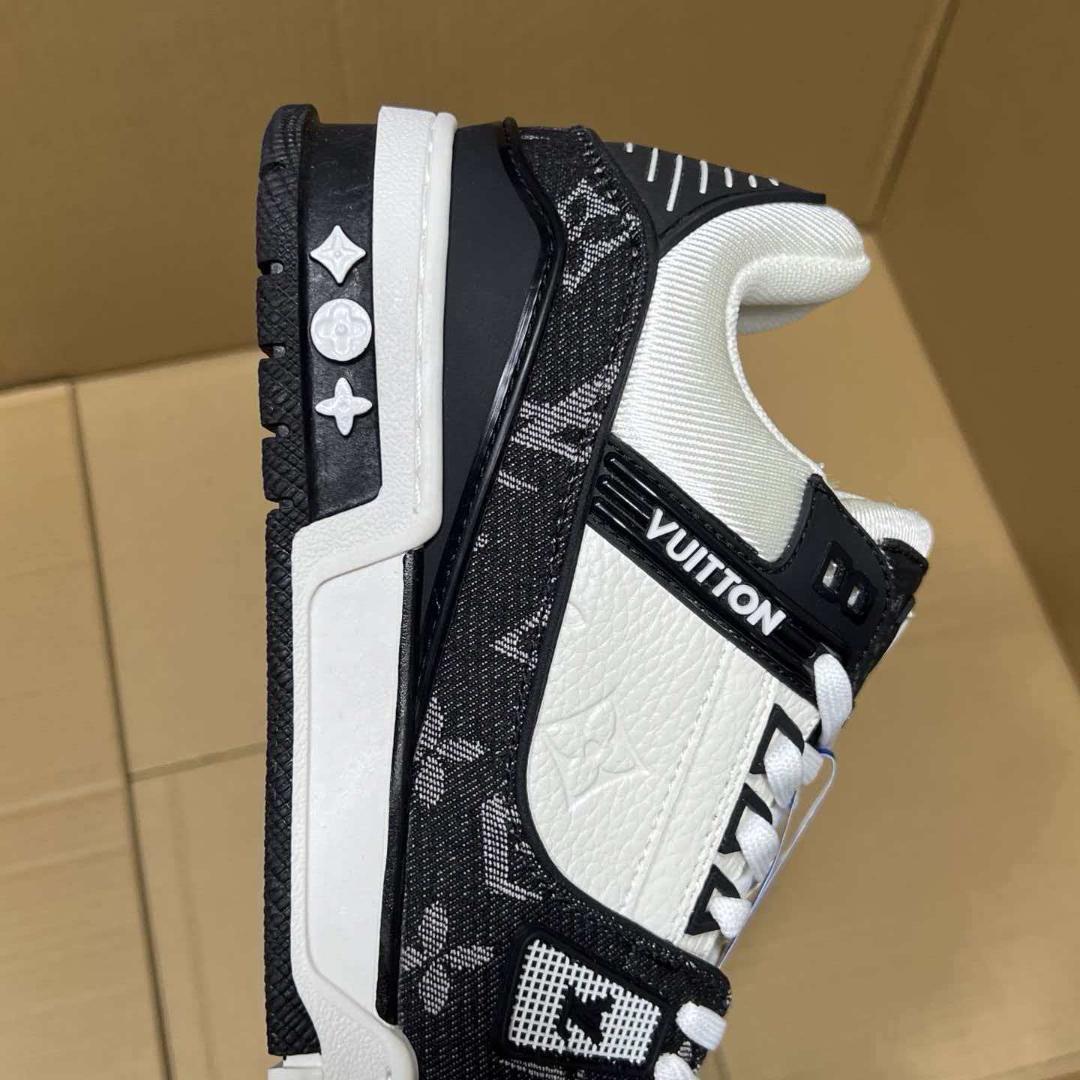 Louis Vuitton モノグラム スニーカー 25CM