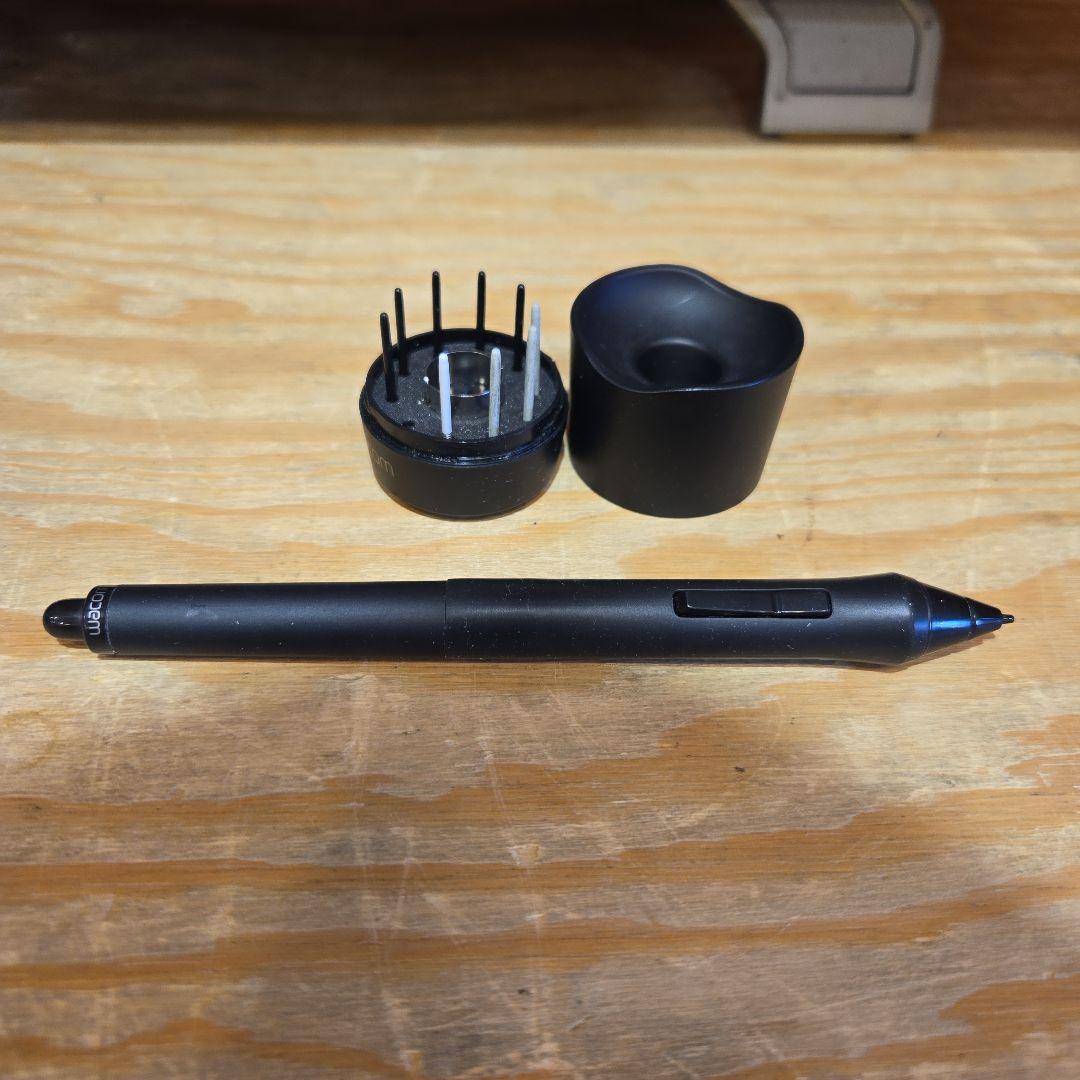 ソロソロ様【A】Wacom 液晶タブ Cintiq 22HD DTK-2200