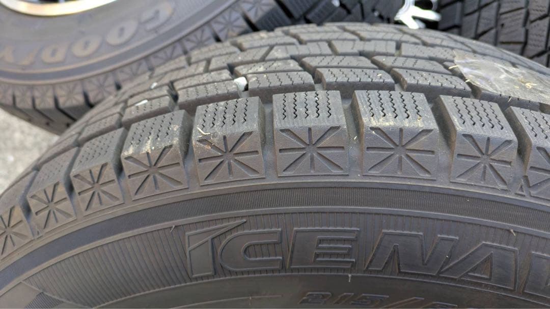 まゆ　215/60 R17 グッドイヤー スタッドレスタイヤセット