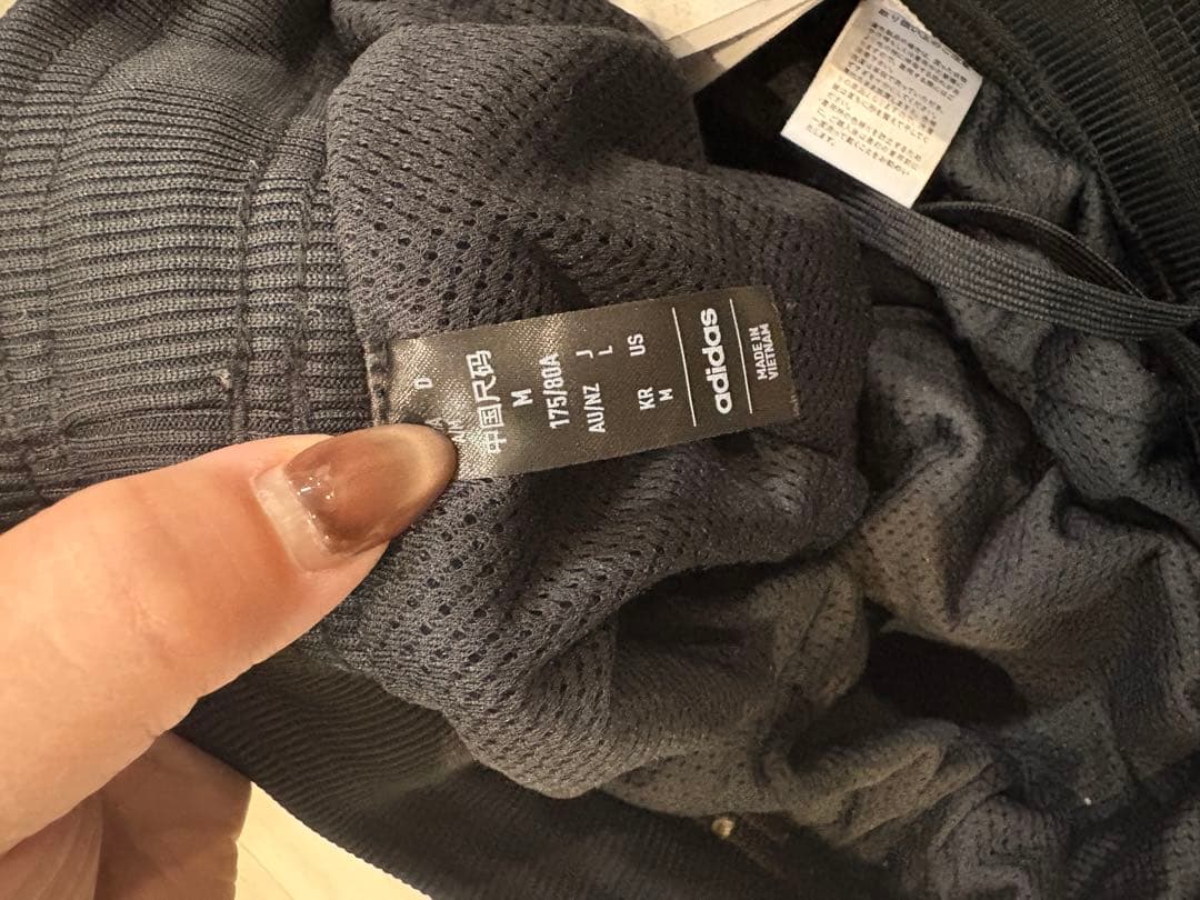 adidas ナイロン上下セット 黒・バーガンディ　Ｌ　ほぼ新品　冬用