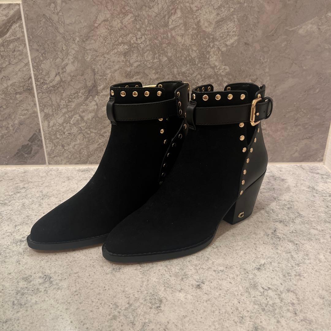 COACH スタッズ付き ブラックブーティ US 5