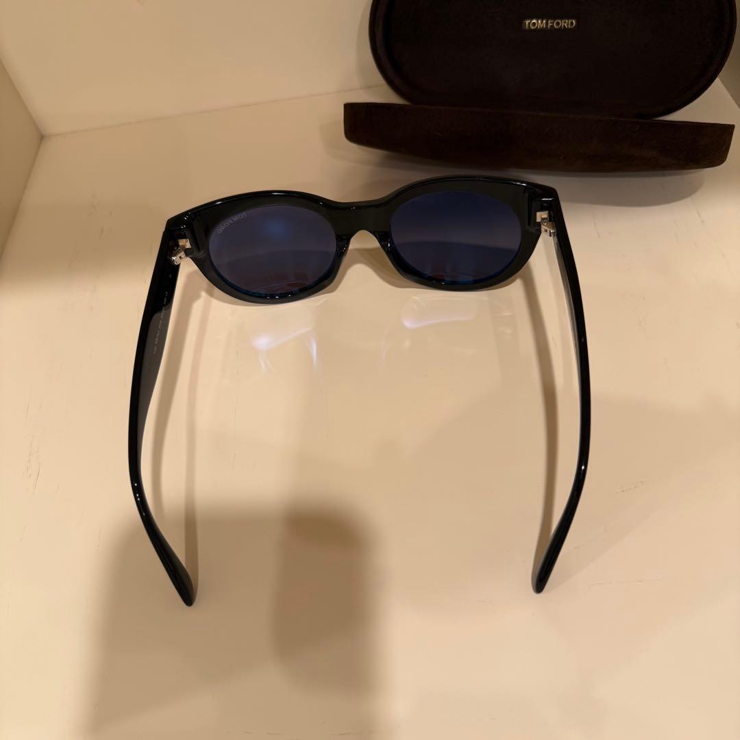 TOM FORD ブラックキャットアイサングラス