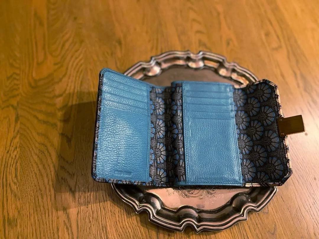 ［極美品］［正規品］miumiu 二つ折り財布 青と白の花柄　PRADA