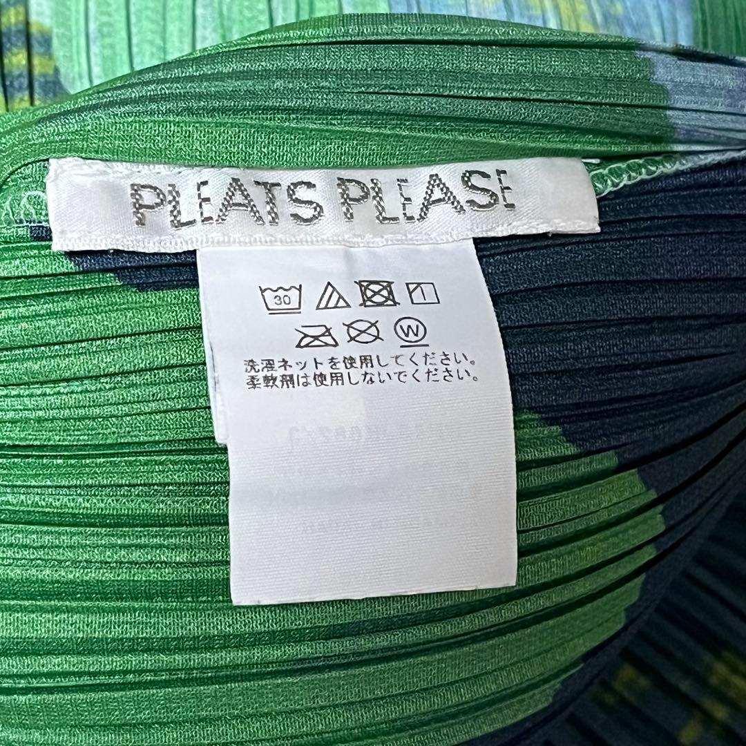 PLEATSPLEASE イッセイミヤケ トップス　カットソー　グリーン　3