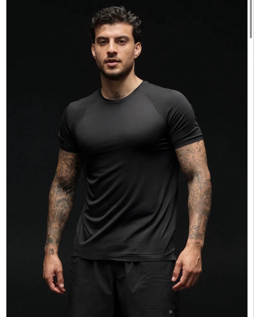 大人気【Alo Yoga】Conquer Reform Crewneck Tee