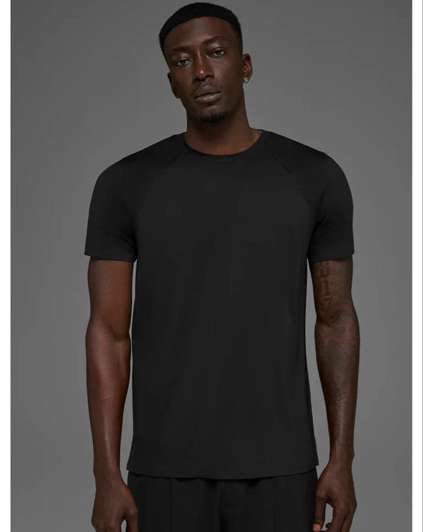 大人気【Alo Yoga】Conquer Reform Crewneck Tee