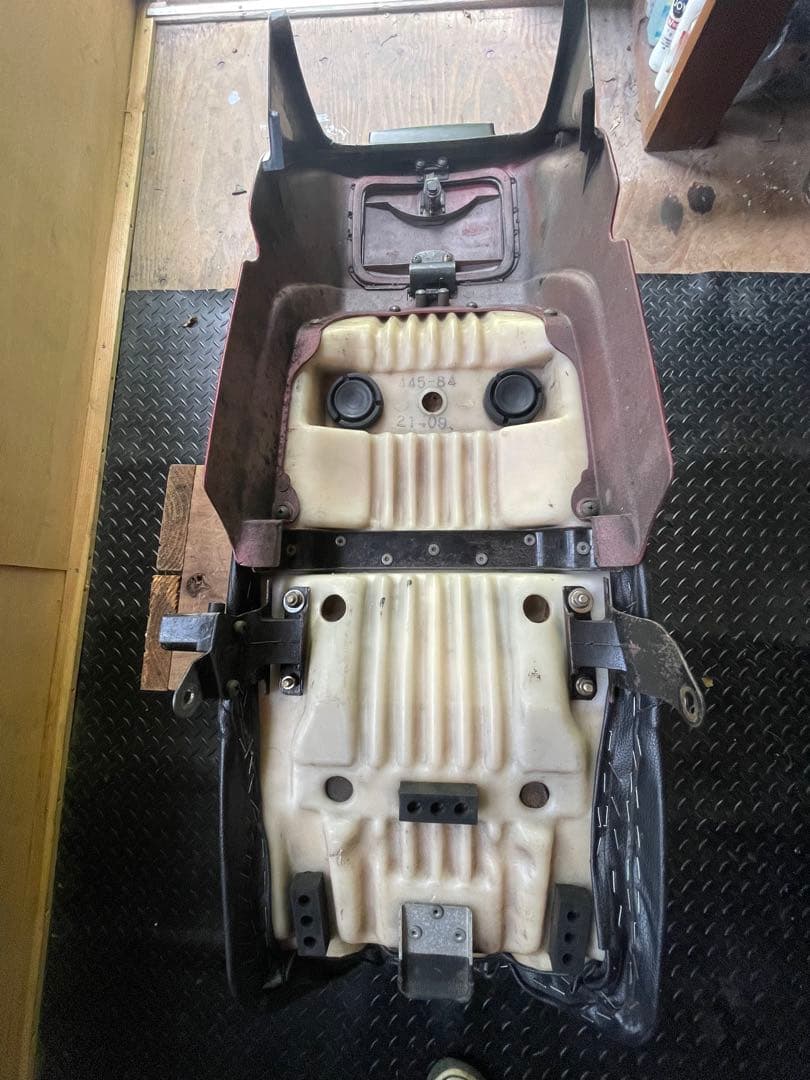 cb750f FB RC04 カウル付きシート
